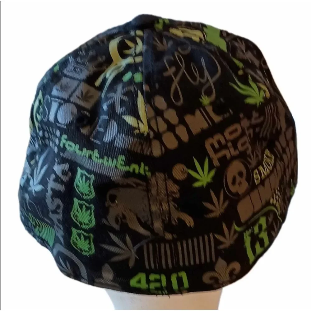Glow‎ in the Dark Pot Leaf Cap SKUM012